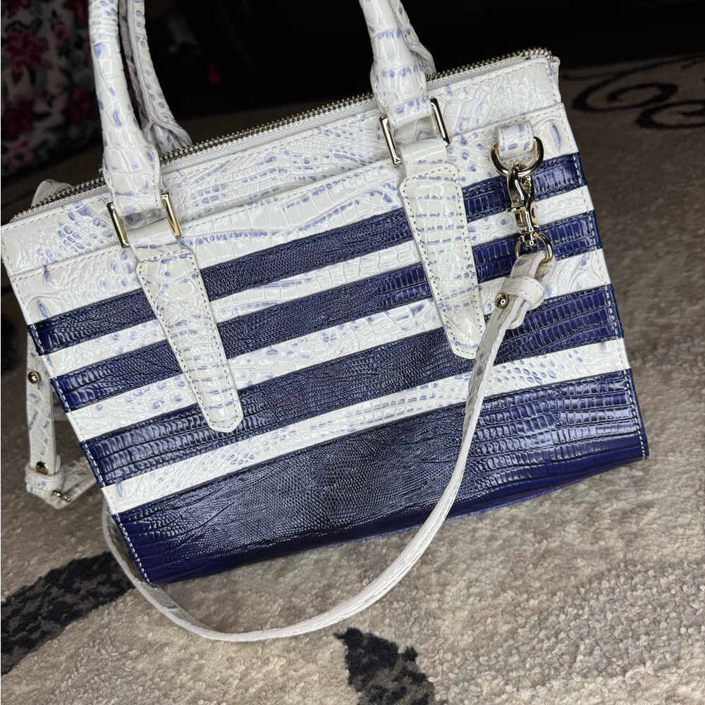 PERFECT Brahmin White and Navy Crocodile Embossed Duxberry Style Satchel - Picture 4 of 16